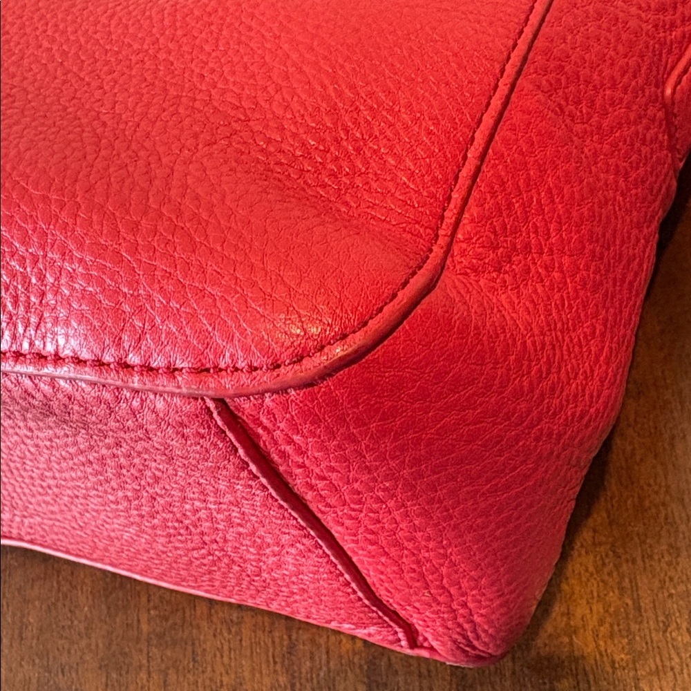 Tory Burch  Satchel  crossbody bag
Pebbled Leather  Red  front pocket, gold tone - Picture 12 of 17